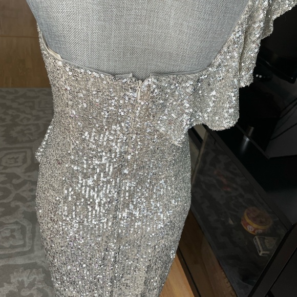 Dress - Picture 5 of 8